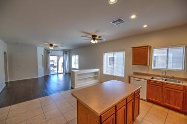 Main picture of 211 E Placita Nubes de Agua