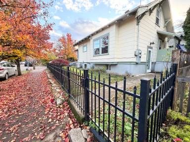 Main picture of 1735 NE Sumner St