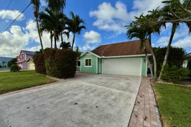 Main picture of 6395 Garrett St