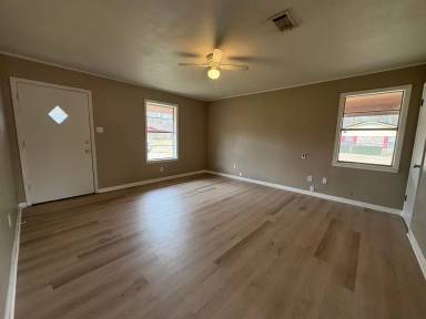 Main picture of 332 Elmwood St