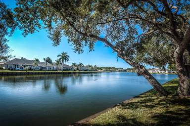 Main picture of Crystal Bay At Kingsway Condo