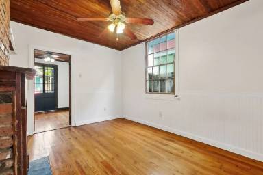 Main picture of 1021 Music St