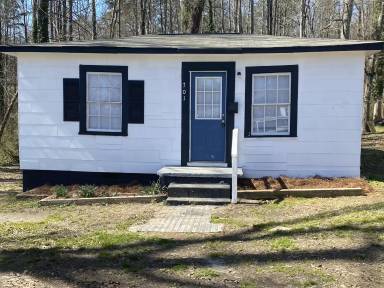Main picture of 701 S Lorraine St