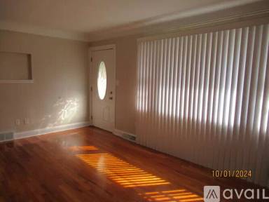Main picture of 121 Bell Ave