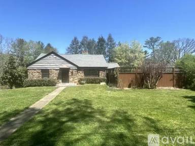 Main picture of 104 Lakewood Dr