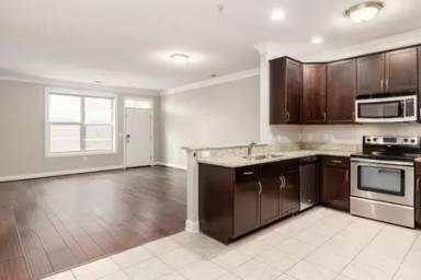 Main picture of 925 Ingleside Ave