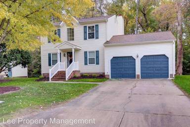 Main picture of 122 Saddle Dr