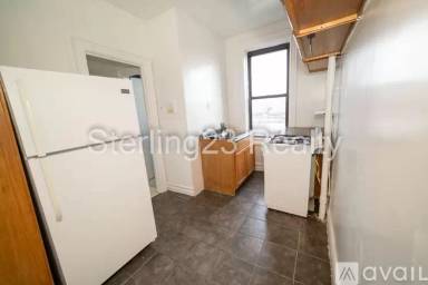 Main picture of 2559 Steinway St