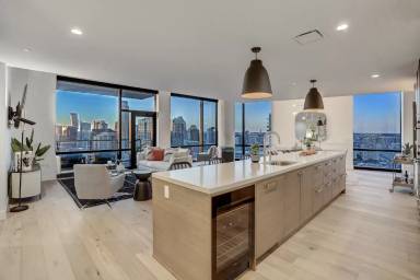 Main picture of 70 Rainey Condo