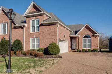 Main picture of 215 Stoners Glen Ct