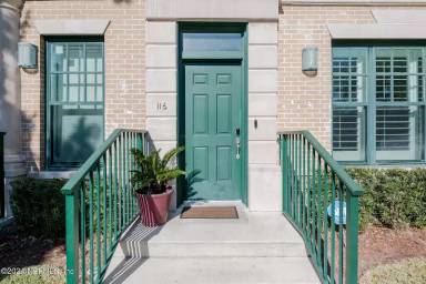 Main picture of 1661 Riverside Ave
