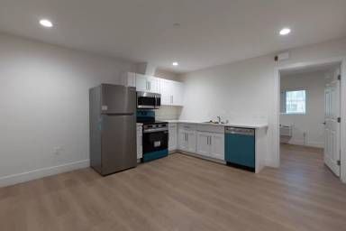 Main picture of 7311 S Broadway