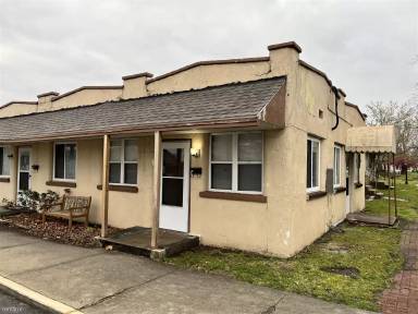Main picture of 424-426 W Daugherty St Apartments
