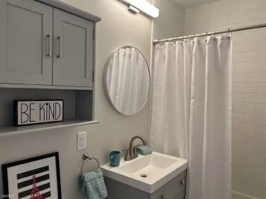 Main picture of 2121 E Bayley St