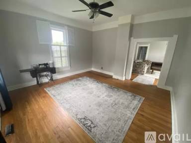 Main picture of 233 E High St