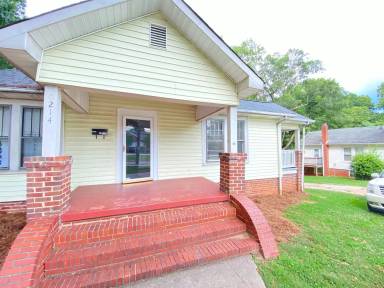 Main picture of 214 E Center Ave