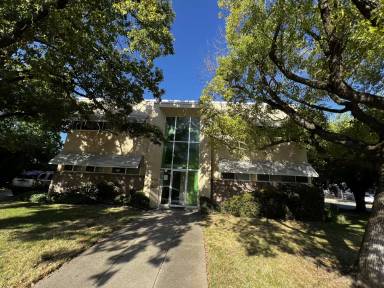 Main picture of 5498 Carlson Dr