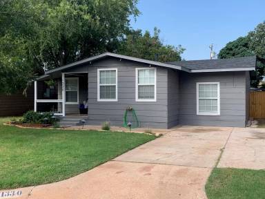 Main picture of 1330 S Crockett Dr