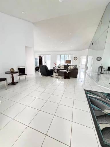 Main picture of 11690 Briarwood Cir
