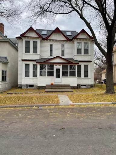 Main picture of 691 Bedford St
