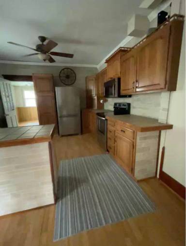 Main picture of 210 E Hackberry St