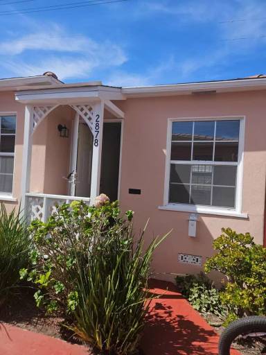 Main picture of 2876 Meade Ave