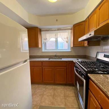 Main picture of 839 Throggs Neck Expy
