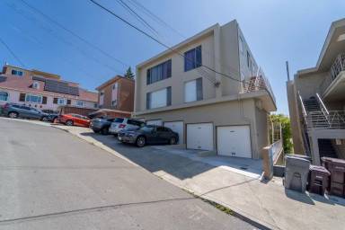 Main picture of 498 Capital St