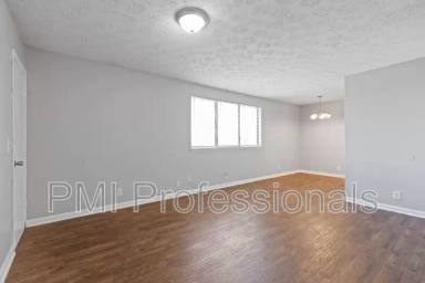 Main picture of 800 Anderson Ln