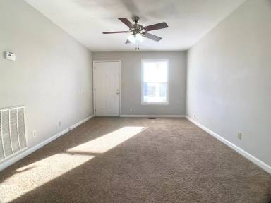 Main picture of 302 Alan Ct