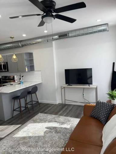 Main picture of 1519 W Lehigh Ave