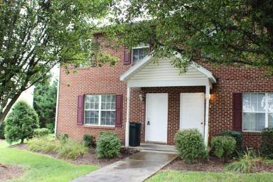 Main picture of 520 Pheasant Run Cir