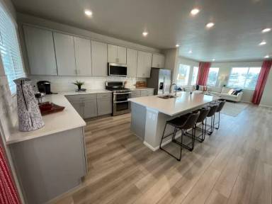 Main picture of 5683 Vivian St