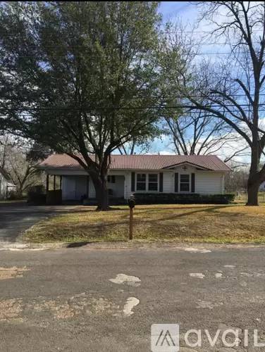 Main picture of 816 N Waldrip St