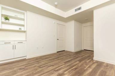 Main picture of 10240 Commerce Ave