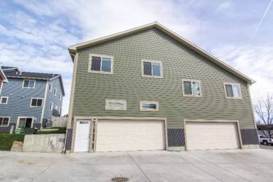 Main picture of 720 10th St W