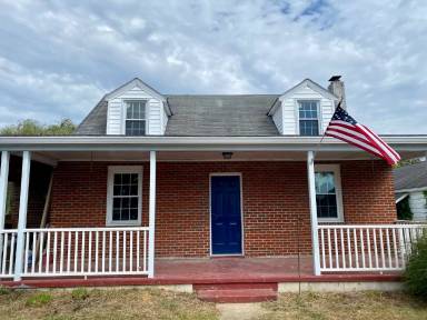 Main picture of 11 N Colonial Dr