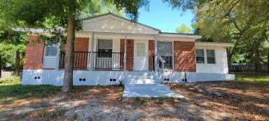 Main picture of 483 SE 43rd St