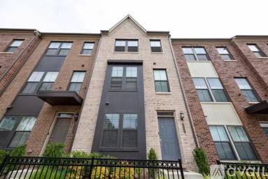 Main picture of 4710 Woodberry St