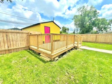 Main picture of 2041 Adams St