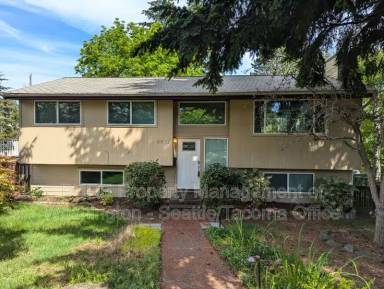 Main picture of 8832 32nd Ave SW