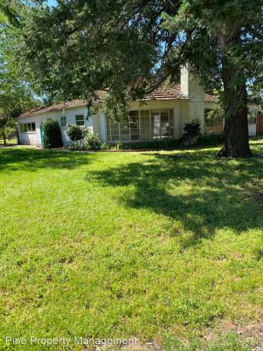 Main picture of 2571 Center Waverly Ave