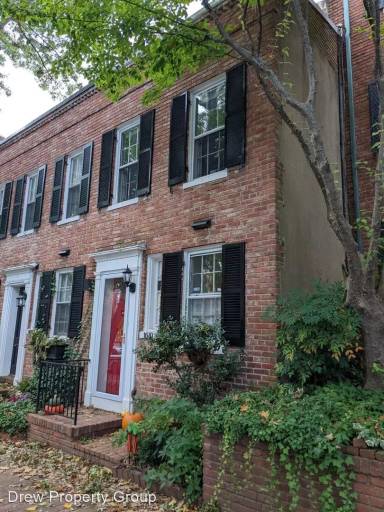 Main picture of 1610 34th St NW