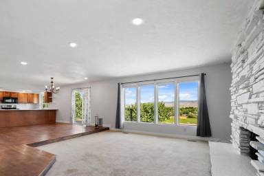 Main picture of 2480 W Sunrise Rim Rd