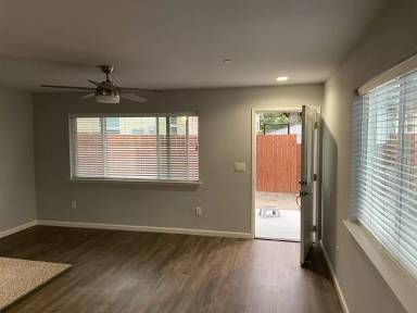 Main picture of 2012 Oak St