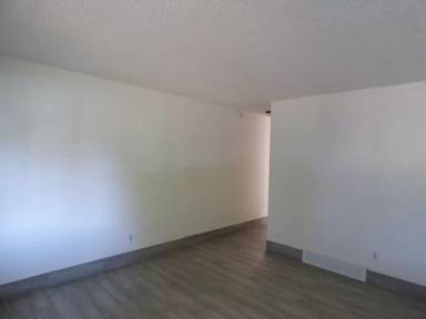 Main picture of 251 E Saint Clair Ave