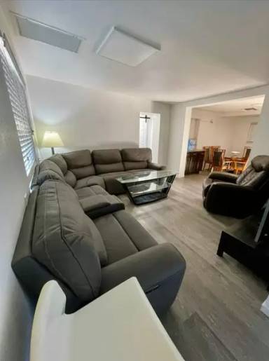 Main picture of 850 E Freeman Pl