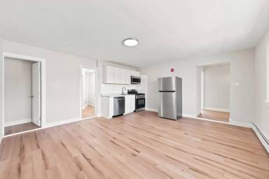 Main picture of 805 W New York Ave