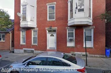 Main picture of 216 N Locust St