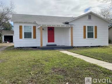 Main picture of 222 Tutt Ave